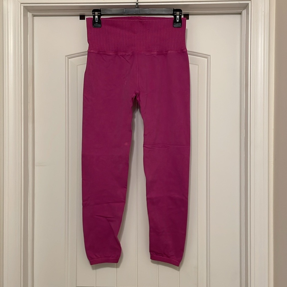 Free People High-Rise 7/8 Length Good Karma Leggings Pink size M/L $78 - Picture 5 of 7